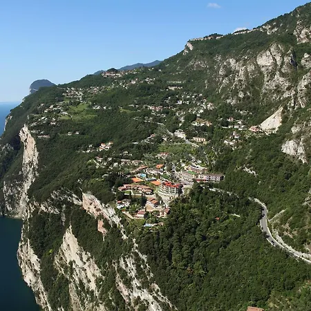 Village Bazzanega - Montagnoli Group 호텔 Tremosine
