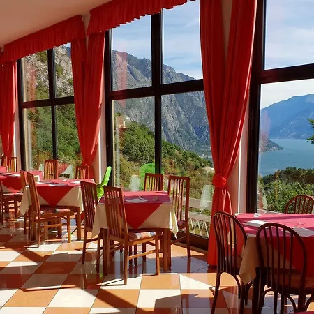Village Bazzanega - Montagnoli Group Hotel Tremosine